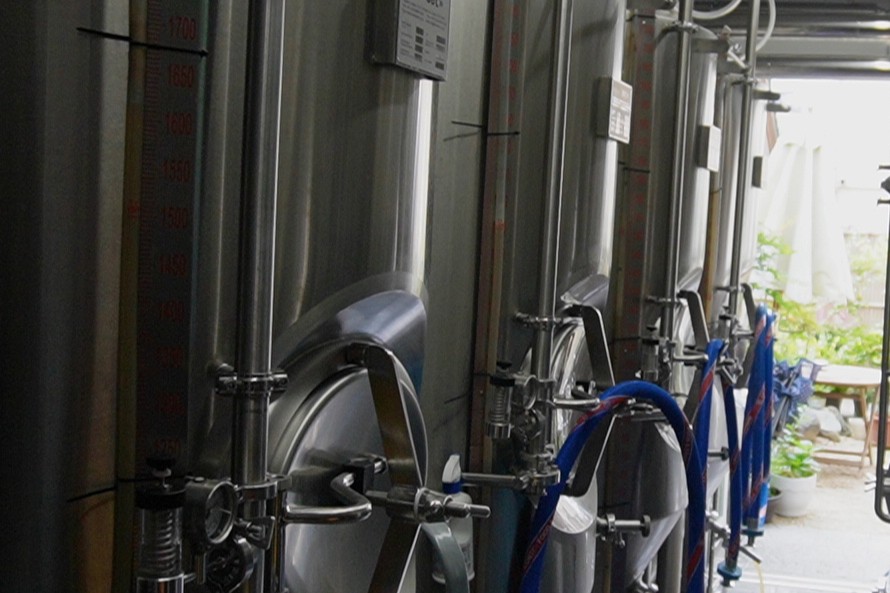 貯酒室や熟成中の様子